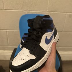 Jordan 1 Mid "Racer Blue" Size 7.5