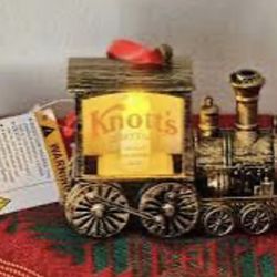 Knotts Passholder Ornament 2025