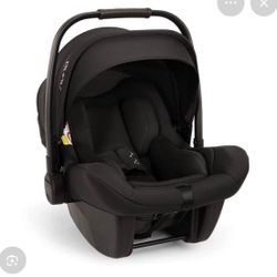 Nuna Pipa lite Car seat AND Base 