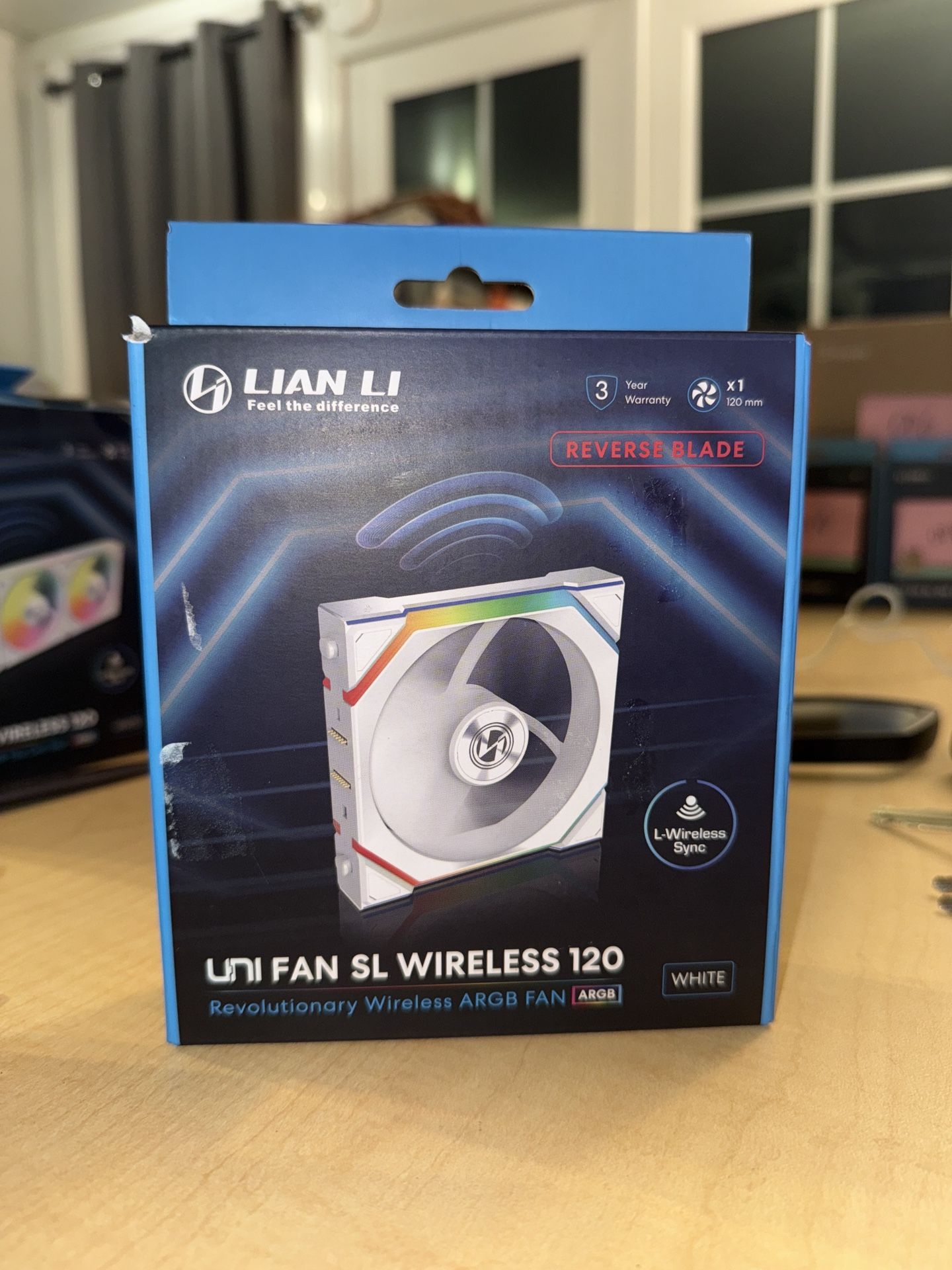 Lian Li UNI FAN SL Wireless 120 – Reverse Blade (White) – Open Box / Like New