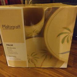 Pfaltzgraff Everyday 16 Piece Palm Dish Set