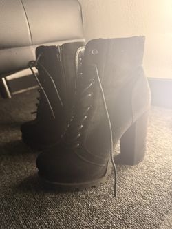 Black heels Size 7