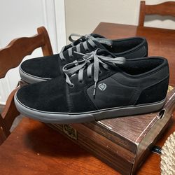 Circa Shoes Size 14