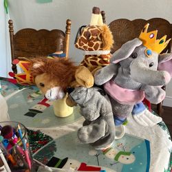 Lyon, Bear, Giraffe, Elephant, Goose And Seal Puppets 