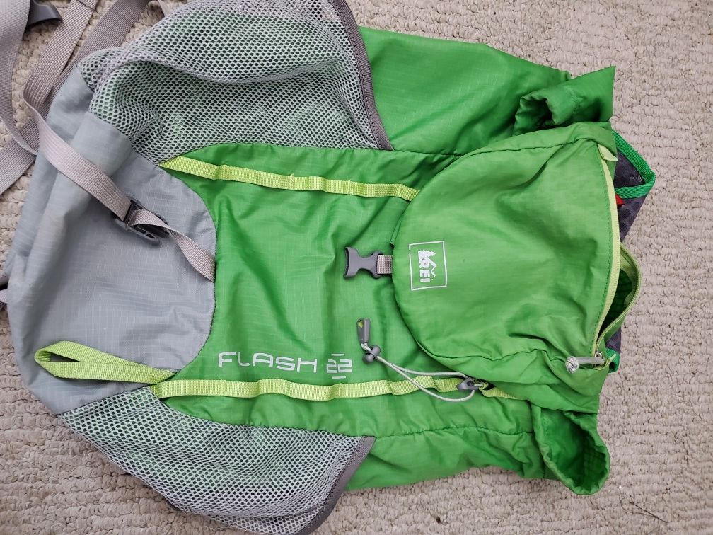 REI Flash 22 Hiking Backpack Lightweight Green Grey for Sale in