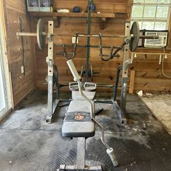 Weight Bench And Pull Down Machine