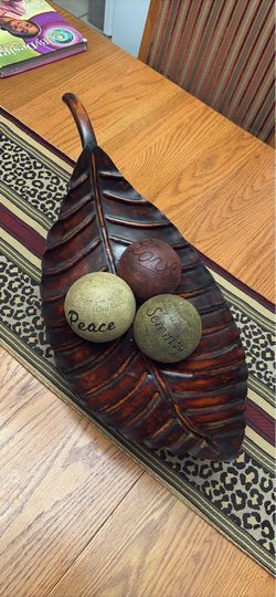 Decorative Leaf Tray with Engraved Stones Set