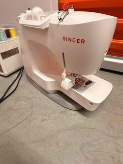 Singer Fashion Mate and needle and thread kit