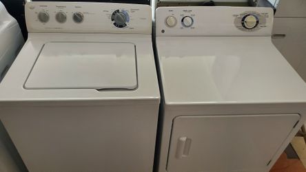 Older Style GE Washer And Dryer Set 