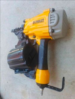 DEWALT DWF83C Pneumatic 15 Degree Coil Framing Air Nailer