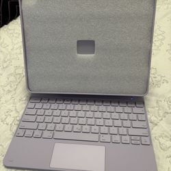 Ipad Air M2 13” Magnetic Case w/ keyboard 