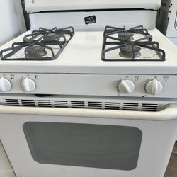 GE LIKE NEW White Self Cleaning Gas (Natural or Propane) Stove Range! Refrigerators Avail! 
