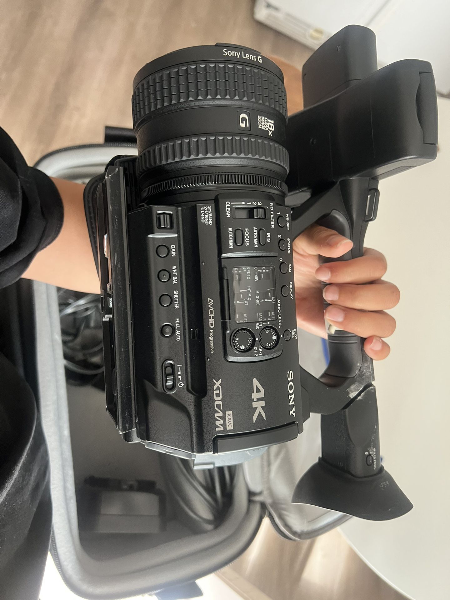 Sony 4K 3-CMOS 1/3-type Sensor XDCAM Professional Camcorder, Black (PXWZ190)