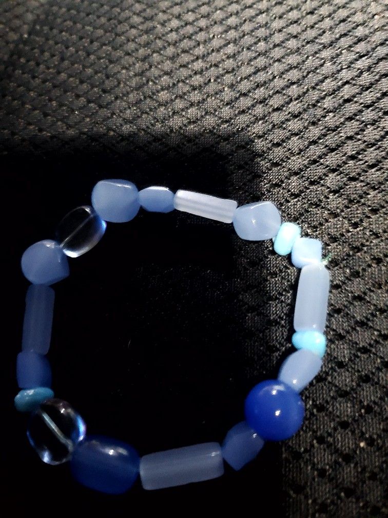 Beautiful Hand Made Glass Bead Bracket. size small