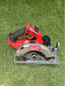 Milwaukee M18 FUEL 18V Lithium-Ion Brushless Cordless 7-1/4 in. Circular Saw (Tool-Only)