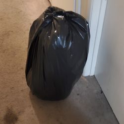4 bags of clothing in very good condition 