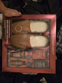 Uncommon Men Bath Set With Slippers