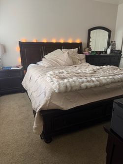 Cal king bed set 5 pieces   (no mattress )