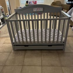 Baby Crib With Enclosed Net