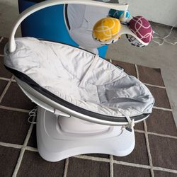 4moms MamaRoo Multi-Motion Baby Swing – Excellent Condition!