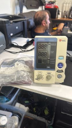Omron HEM-907XL Digital Monitor @ M Pallet / Excellent condition