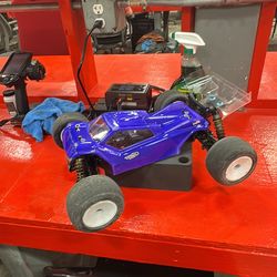 Tekno ET410.2, SCT410, EB410.2 ARTR with Sanwa MT-4