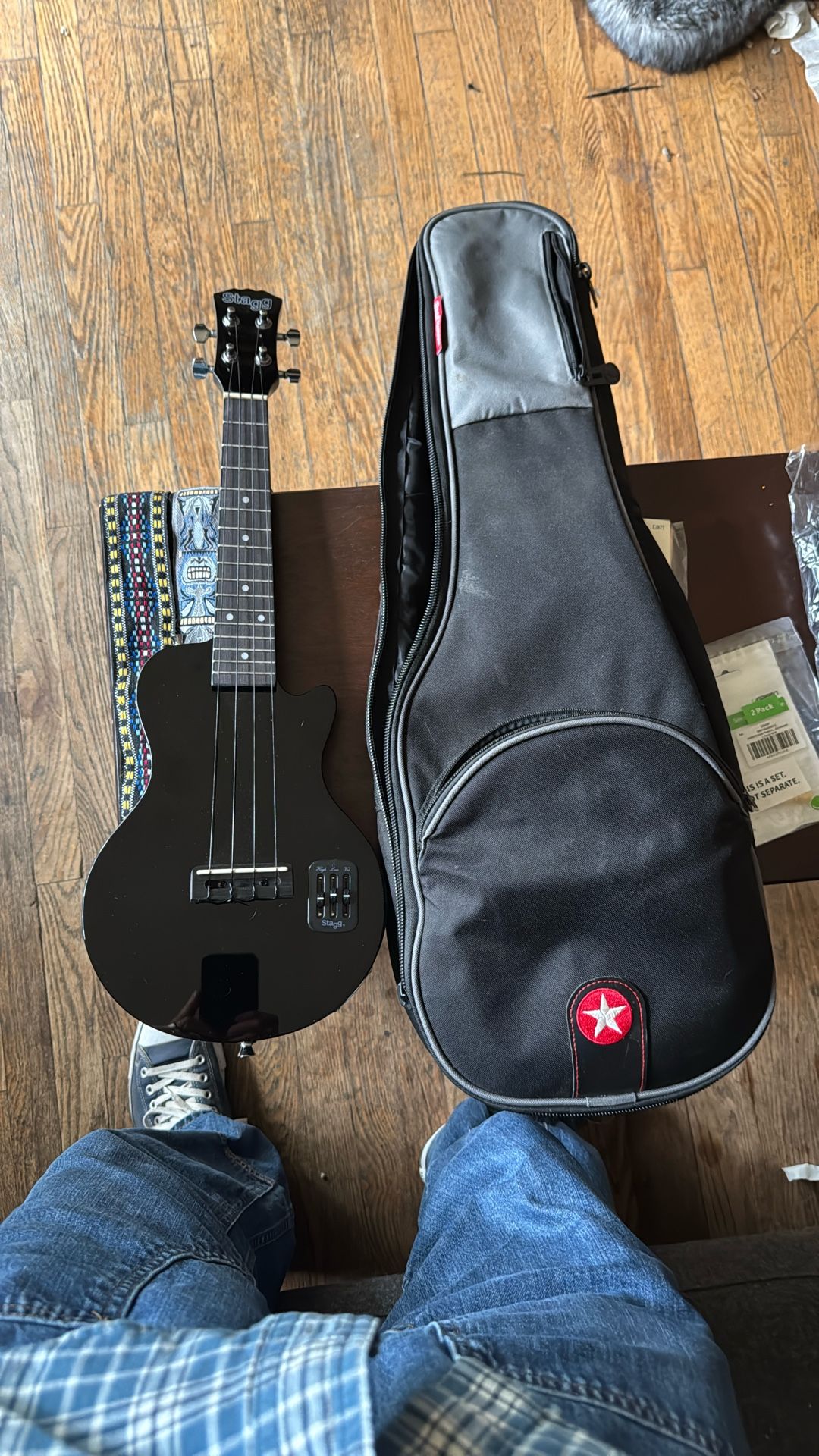 🎸 Stagg Electric Ukulele + Extras – Ready to Play! 🎶