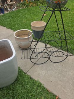 New Iron stand plus 4 Cermic Pots For Plants