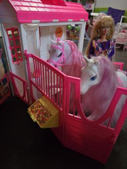 40.00 Vintage Barbie Feeding Fun Stable Playset for Sale in San Antonio TX OfferUp