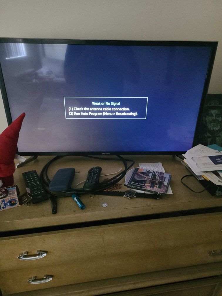 Samsung 32" Smart TV And Paired Remote Control