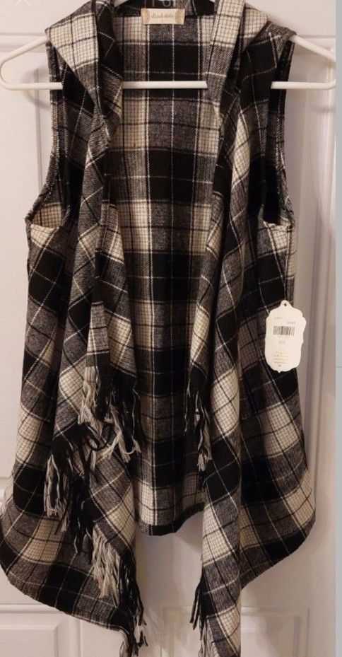 Plaid Black/White Sleeveless Hooded Vest (NWT)