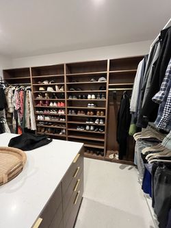 CUSTOM CLOSETS
