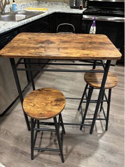 Small table and 2 stools
