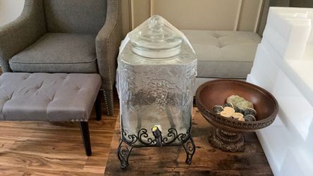 Crystal dispenser