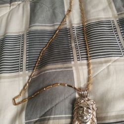 Gold Jesus Piece & Gold Chain