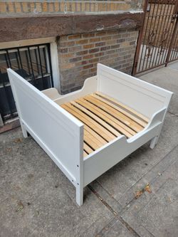 White Trasformer Bed from Toddler to Twin