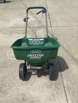 Scotts Deluxe EdgeGuard Broadcast Spreader