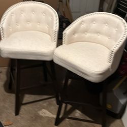 Set Of Bar Stools Amazilly Like New 