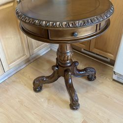 Touch Of Class Cortona Pedestal End Table - Victorian Cherry Wood