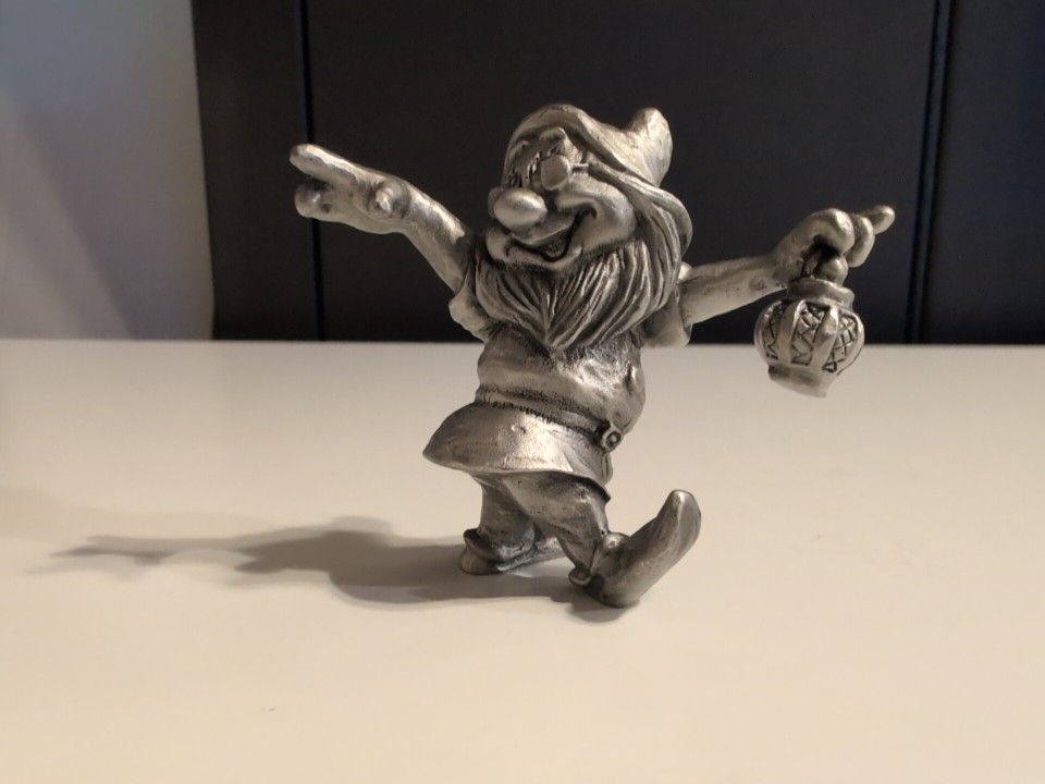 Disney Snow White & The Seven Dwarfs Doc Pewter Statue Figurine RARE!!! Very nice condition !!