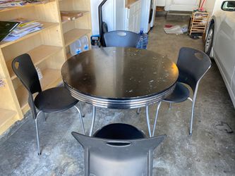 Round Dining table Only ( Free)