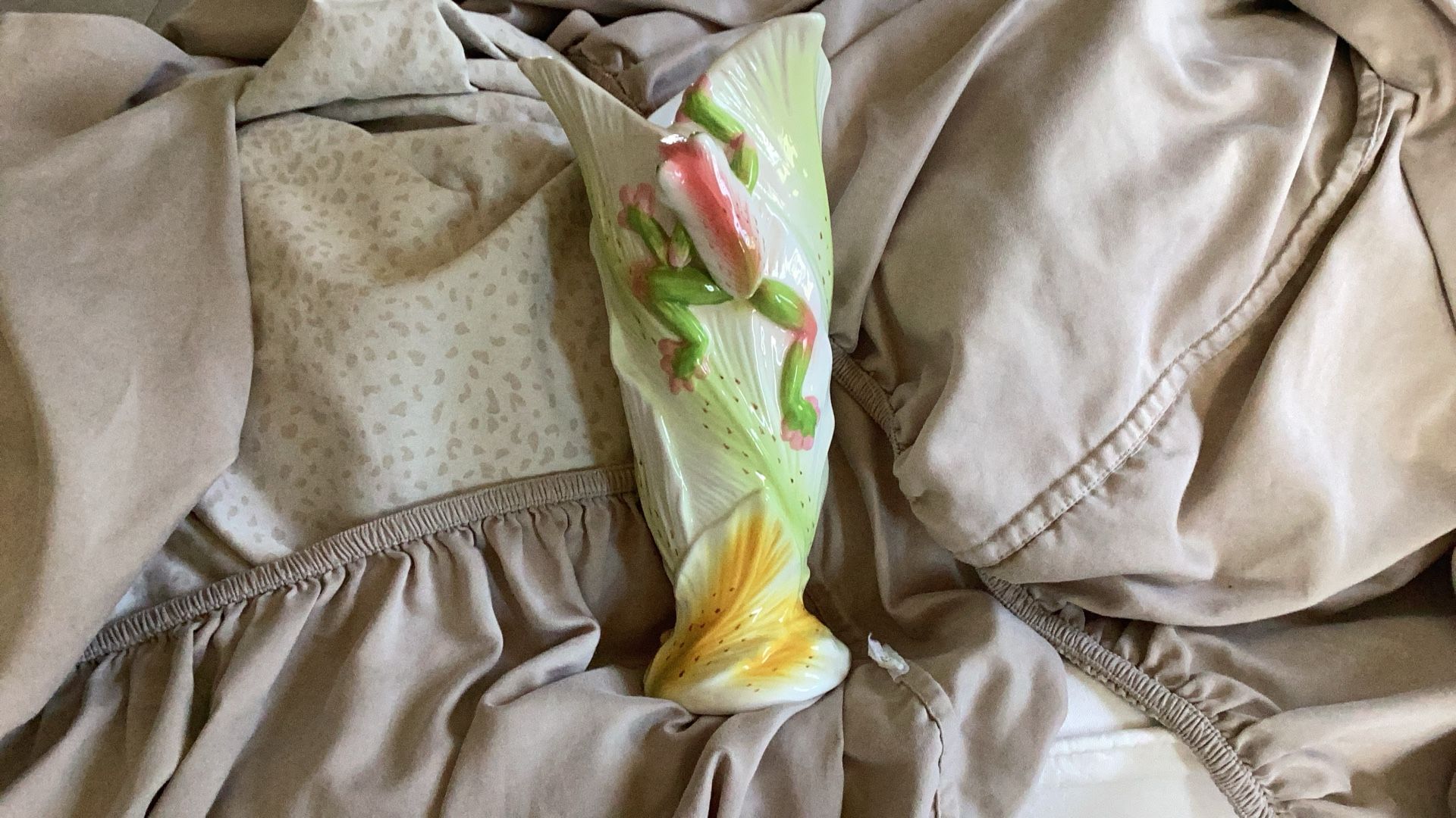 FROG VASE