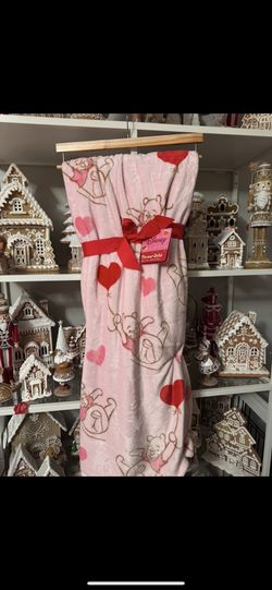 Pooh Valentine Throw