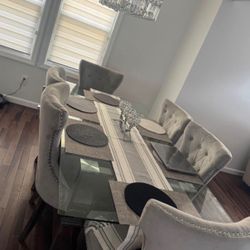 Dining Set Like New.