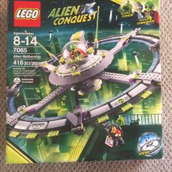 LEGO set 7065, Alien Mothership