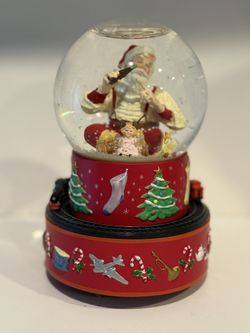 Hallmark Keepsake Coca-Cola Santa Musical Snow Globe 2001  Train Moves! org box.