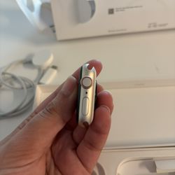 Apple Watch SE (Gen 2) 40mm WITH CELLULAR