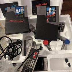 Nintendo NES Deluxe Set with R.O.B. Boxed Plus 40 Games with Manuals