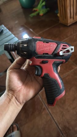 Milwaukee screwdriver m12