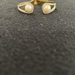 Elegant Gold And Cream Pearl Bracelet 